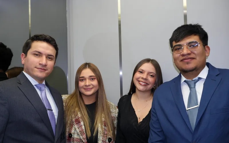 Equipo de la firma en un evento
